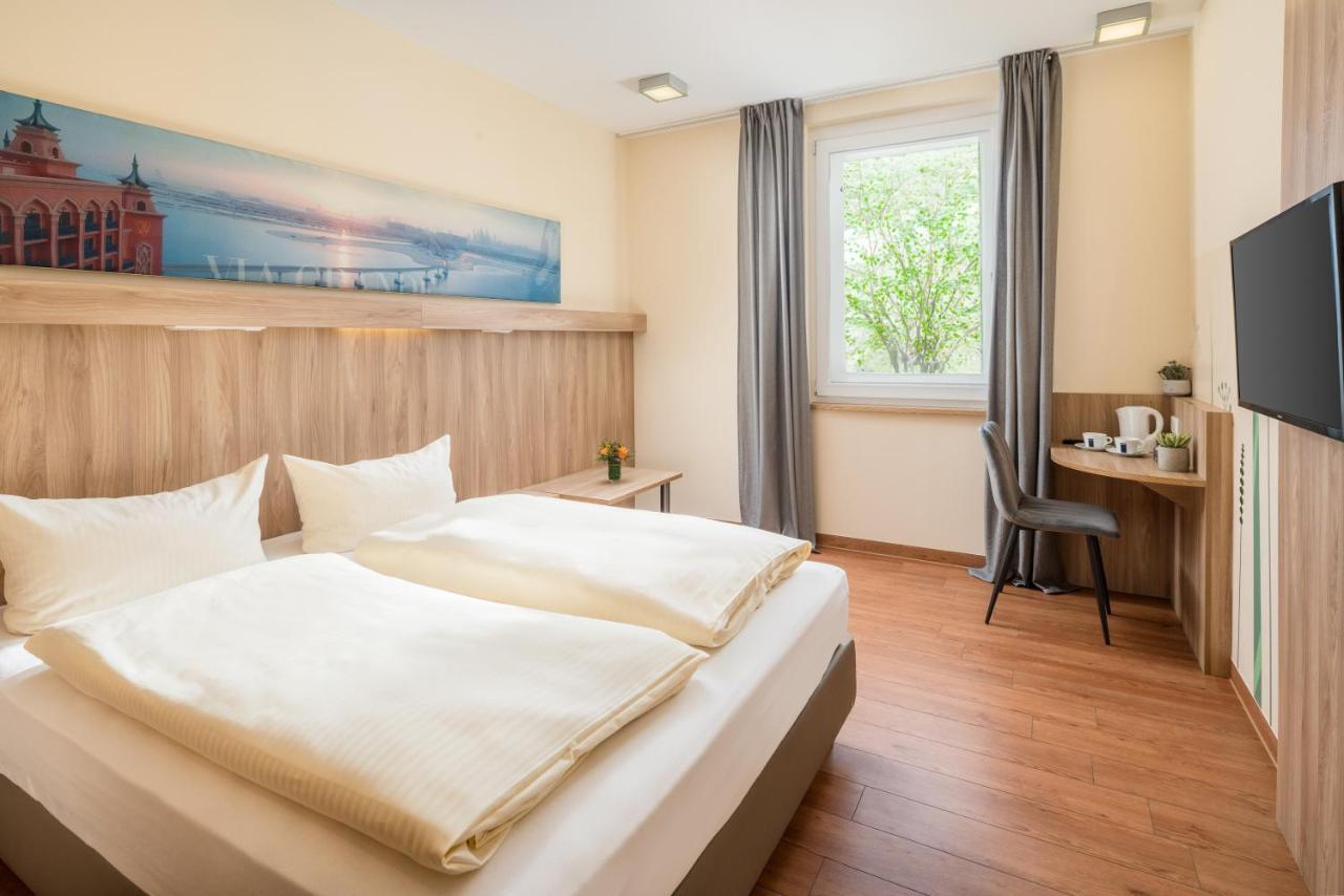 Hotel Neumarkt Berg bei Neumarkt Exteriör bild